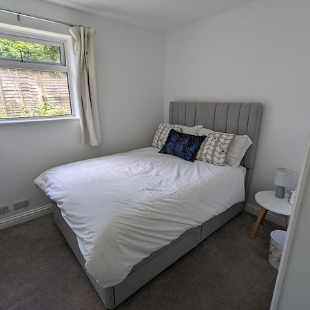 Peaceful Glastonbury Bungalow - Ideally Located Bagian luar foto