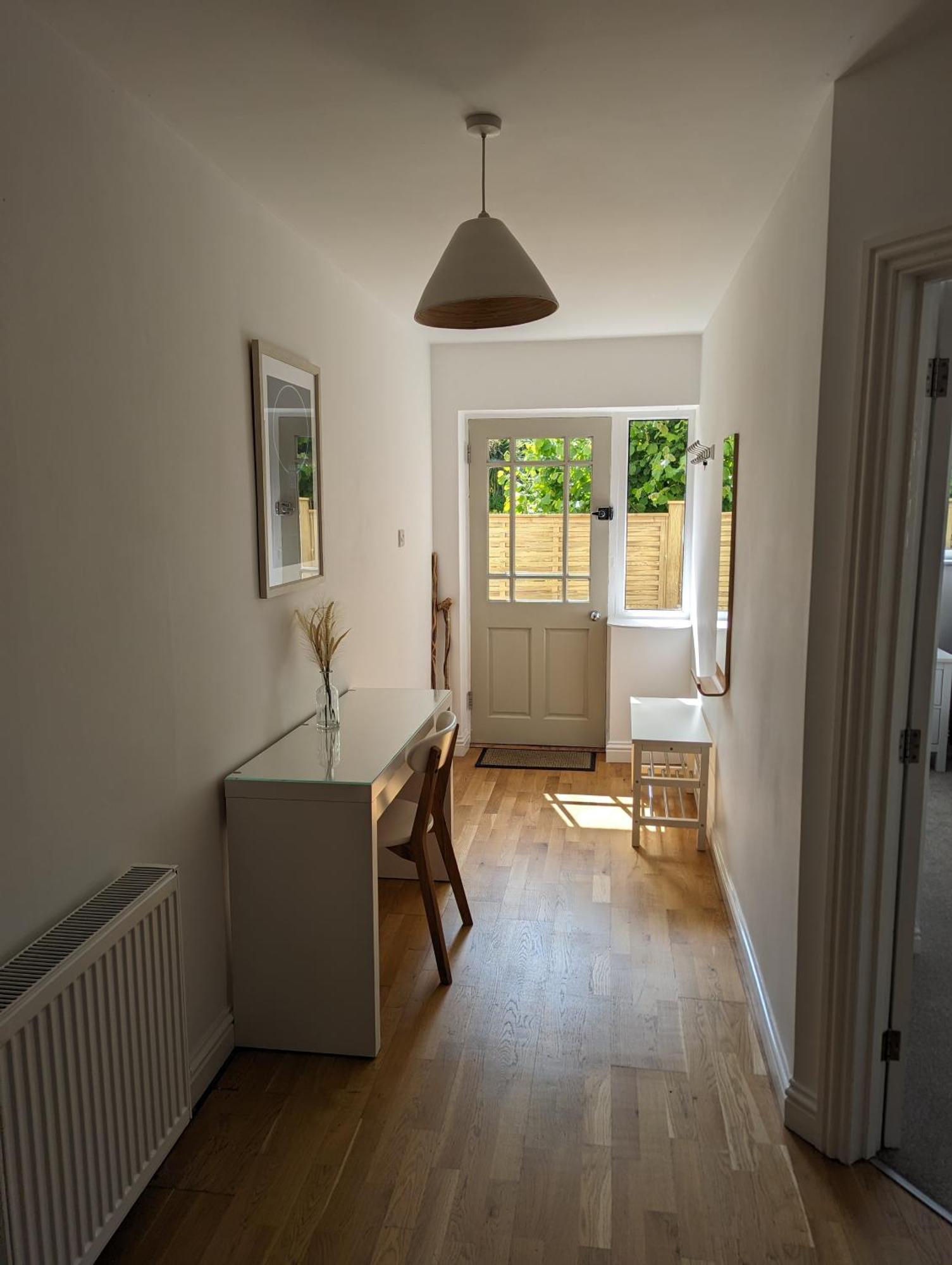 Peaceful Glastonbury Bungalow - Ideally Located Bagian luar foto